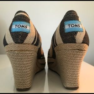 TOMS wedges